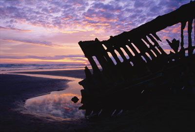 picture-astoria-oregon-peter-iredale-shipwreck-sunset.JPG